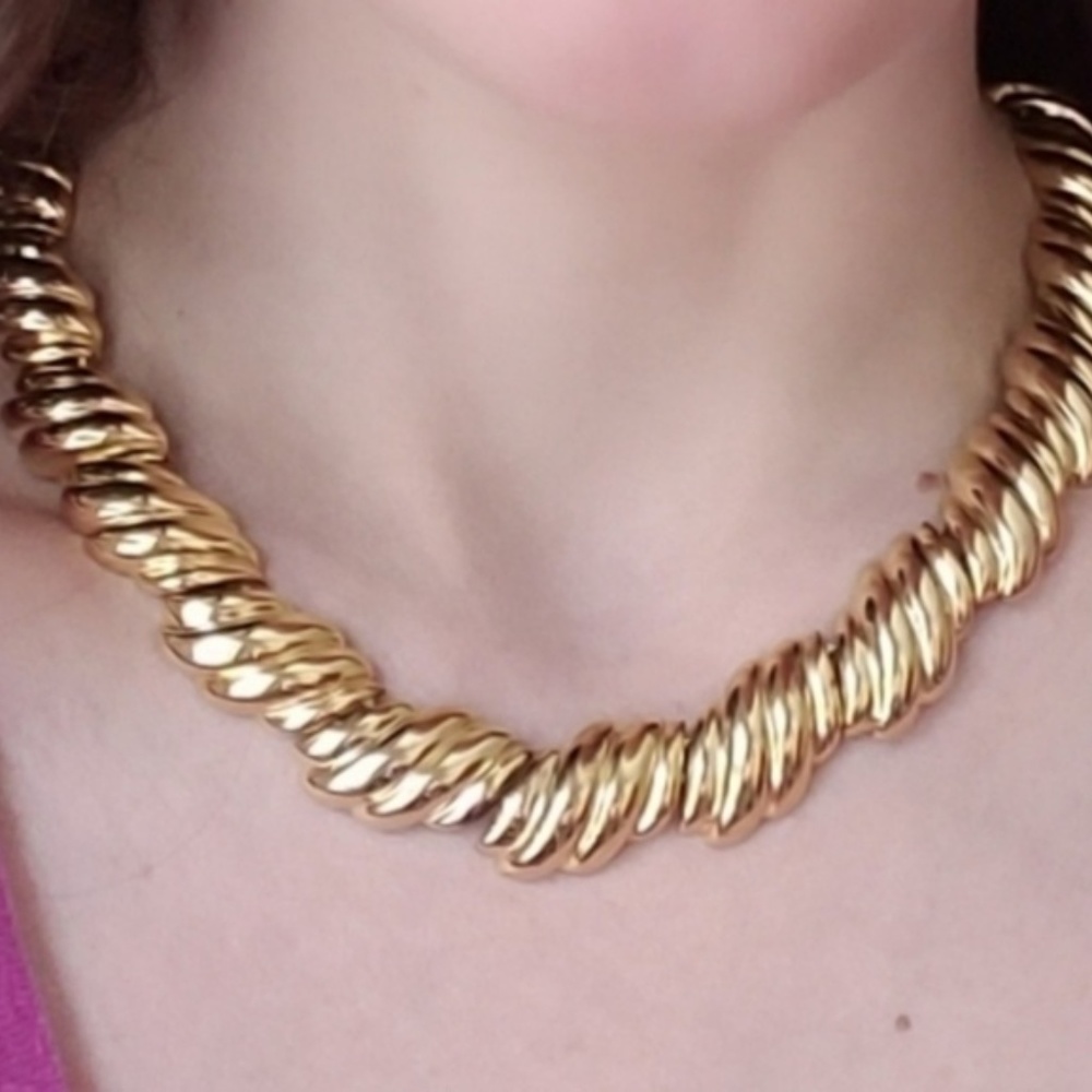 Vintage chunky lay flat metal necklace